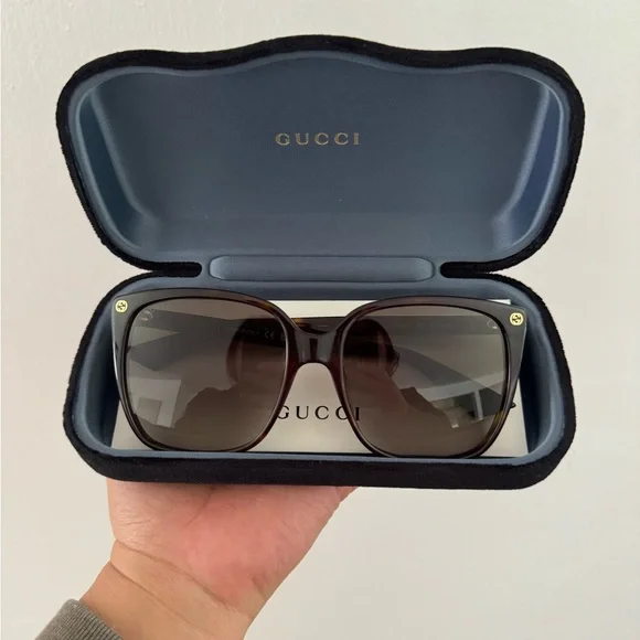 Women’s Gucci sunglasses - Picture 2 of 6